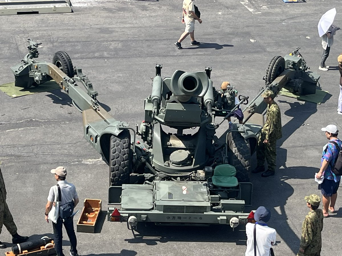 koni_ch47ja's tweet photo. 掃海母艦ぶんご一般公開で岸壁にて展示
白山分屯基地から来た
ペトリオットPAC-3
駐屯地名聞きそびれたけど
FH70
#掃海母艦ぶんご
#MST464
#ペトリオット
#PAC3
#FH70 https://t.co/CcNu4wthjE