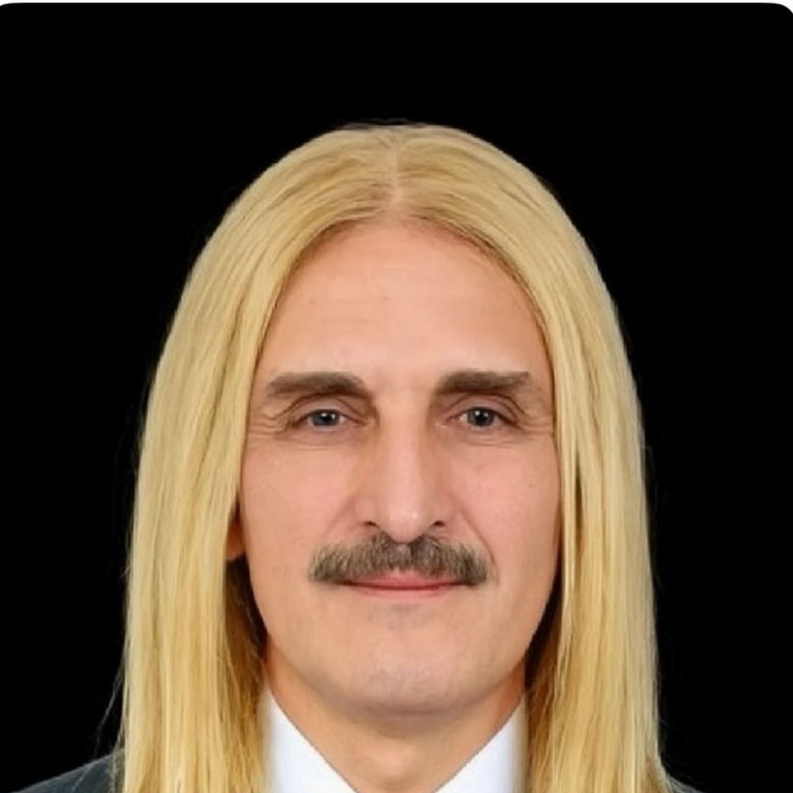 brctv12's tweet image. Yelloz bacınız aman pardon Yeliz’in diploma sahte.

Saat 11’i bekleyin az kaldı geliyor yeni sahtekar diplomalılar.

#SahteDiplomalılarıAçıklayın