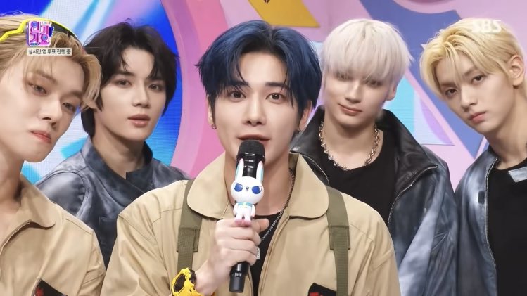 안녕 얘들아 우리 태현이가 오늘 처음으로 엠씨허거든? 댓글 예쁘게 달아줘 -_-^^