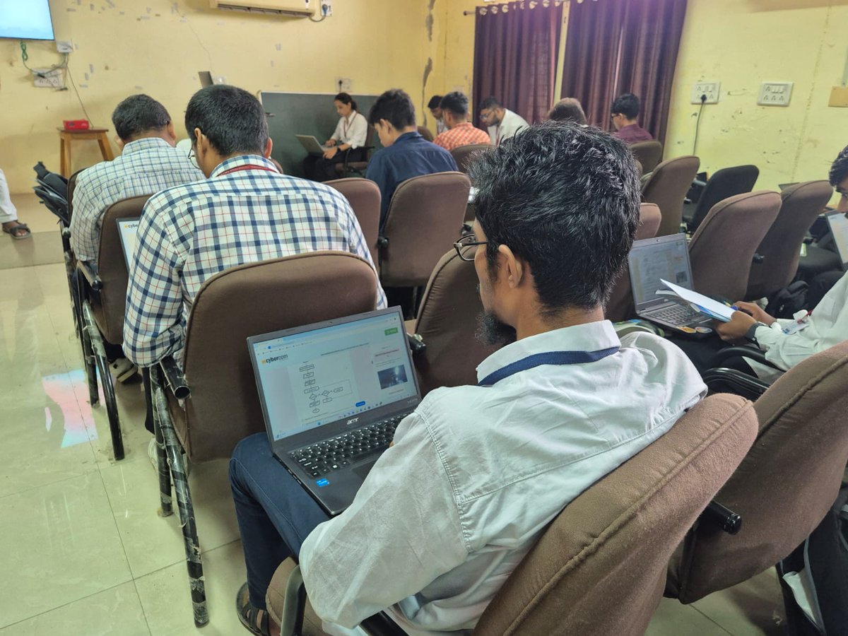gecm_official's tweet photo. 🚀 Placement Drive 2025
Proud moment for the Department of CE & IT, GEC Modasa, as multiple leading IT companies conducted on-campus recruitment drives!
A great opportunity for our students to showcase their skills and step confidently into the professional world.
#gecm https://t.co/l9i9oUfANk