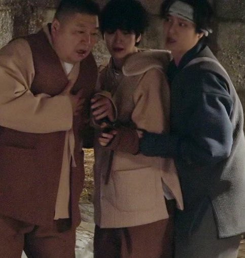 백현이 대탈출 칭찬 많이 받는거 ㄴㅁ뿌듯함 특히 뭔가 주로 팬들만 알고 있던 성향?이 칭찬받고 있으니까 더 그런것같음ㅜ 꼬질꼬질 시골똔강아의 모습을 하고 겁나 차분하게 문제 잘 풀고 멤버들이랑도 금방 섞이고 ㄴㅁ잘하고있슨..