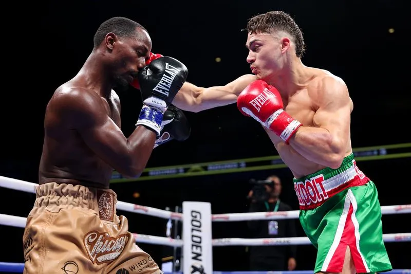 DanRafael1's tweet photo. More aggressive Duarte edges Sims in exciting 140 eliminator; Prograis hurt often but outpoints Diaz in FOY contender; more. Read my story on @GoldenBoyBoxing's excellent show & sign up for my #boxing newsletter: https://t.co/2SaKz6hykc #DuarteSims @OscarDeLaHoya @makeawar https://t.co/f7MmqaLixl