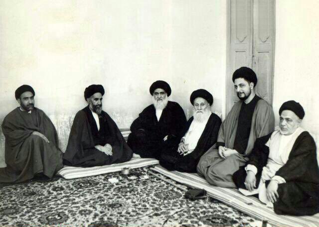 Ansar14_'s tweet photo. 🔹8 صفر ذكرى رحيل زعيم الطائفة وأستاذ الفقهاء السيد أبو القاسم الخوئي "رضوان الله تعالى عليه" .
 
🔹بعض من مؤلفاته "قدس سره" : 

- أجود التقريرات ( في أصول الفقه )
- البيان ( في علم التفسير )
- نفحات الإعجاز ( في علوم القرآن )
- معجم رجال الحديث ( في علم الرجال )
- منهاج الصالحين ( في بيان أحكام الفقه )
- رسالة في اللباس المشكوك ( في الفقه )
- توضيح المسائل ( في بيان أحكام الفقه )
- المسائل المنتخبة ( في بيان أحكام الفقه )

🔹بعض من تلامذته "قدس سره" :

- السيد علي السيستاني "حفظه الله"
- السيد محمد باقر الصدر "قدس سره"
- الشيخ محمد اسحاق الفياض "حفظه الله"
- الميرزا جواد التبريزي "قدس سره"
- الشيخ بشير النجفي "حفظه الله"
- الشيخ الوحيد الخراساني "حفظه الله"
- السيد صادق الروحاني "قدس سره"
- السيد موسى الشبيري الزنجاني "حفظه الله"
- السيد محمد تقي الخوئي "قدس سره"
- السيد موسى الصدر "قدس سره"
- السيد نصر الله المستنبط "قدس سره"
- السيد مرتضى الحكمي "قدس سره"
