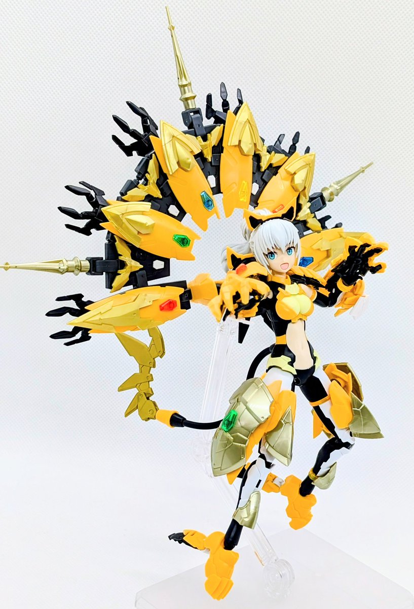 calixmikiP's tweet photo. 【リシェッタ アマテラスフォルム】
リシェッタが六属性のエレメントを宿したフォルム。腕に地属性を、足に風属性を宿して膂力と機動力を増幅している。実は背中のリングはロイロイであり、分離して活動可能。

#MIX30MLコンテスト https://t.co/gZ4FBms6QH