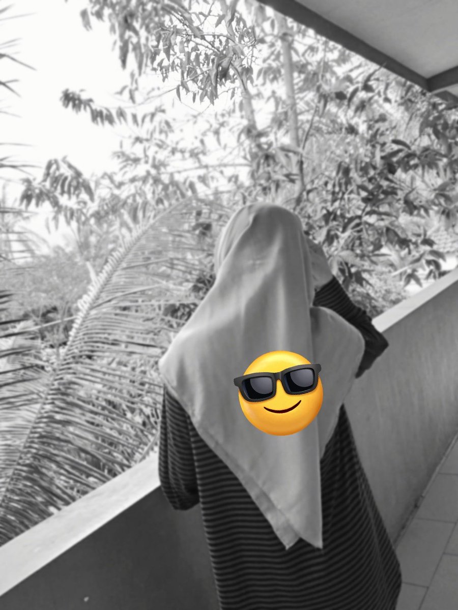 Padahal ada yg nyaris ga pernah mantengin SW, lalu laki-laki itu berpikir; oh jadi aku udah didelcon ... tega sekali,  apa salahku separah itu 💔

dasar laki-laki, dirusaknya semua dg prasangka,
dari pada menerka², apalagi mancing² begitu kenapa tak berkabar aja? 
Dasar laki².