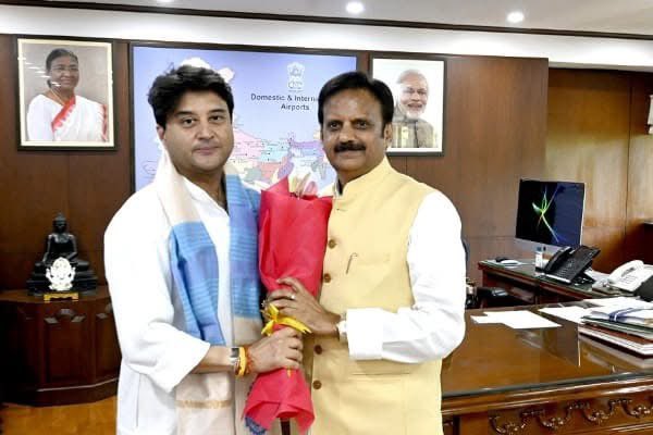 मध्यप्रदेश के उप-मुख्यमंत्री माननीय श्री राजेंद्र शुक्ल जी को जन्मदिन की अनंत बधाई और शुभकामनाएँ।
<a href="/rshuklabjp/">Rajendra Shukla</a> 
<a href="/JM_Scindia/">Jyotiraditya M. Scindia</a>