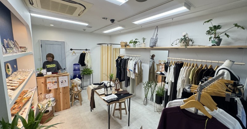 sumi2jp's tweet photo. 【姫松駅近く】帝塚山「UNIQUE（ユニーク）」がオープンしてた。大人ナチュラルな服やアクセ、新作ぞくぞく！7月25日