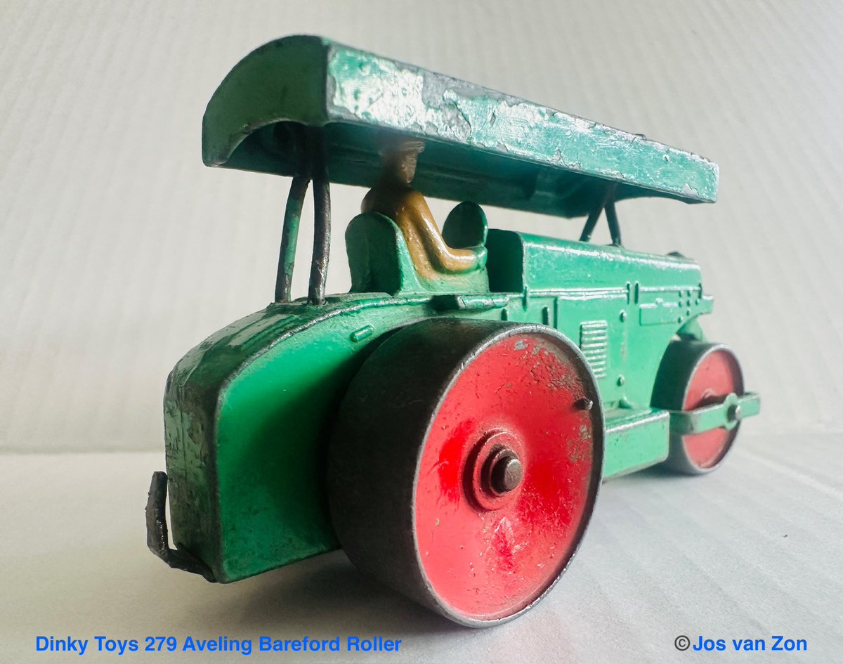 JosVanZon's tweet photo. I will post multiple pictures of my #DinkyToys collection every Sunday (starting December 1st 2024). These are cars that have been played with, so some are damaged.
Today this one from 1965 nr:279 #Aveling #BarefordRoller #DinkyToy #DinkyEngland #Meccano #Liverpool #ClassicCars https://t.co/nVpirJH6jR