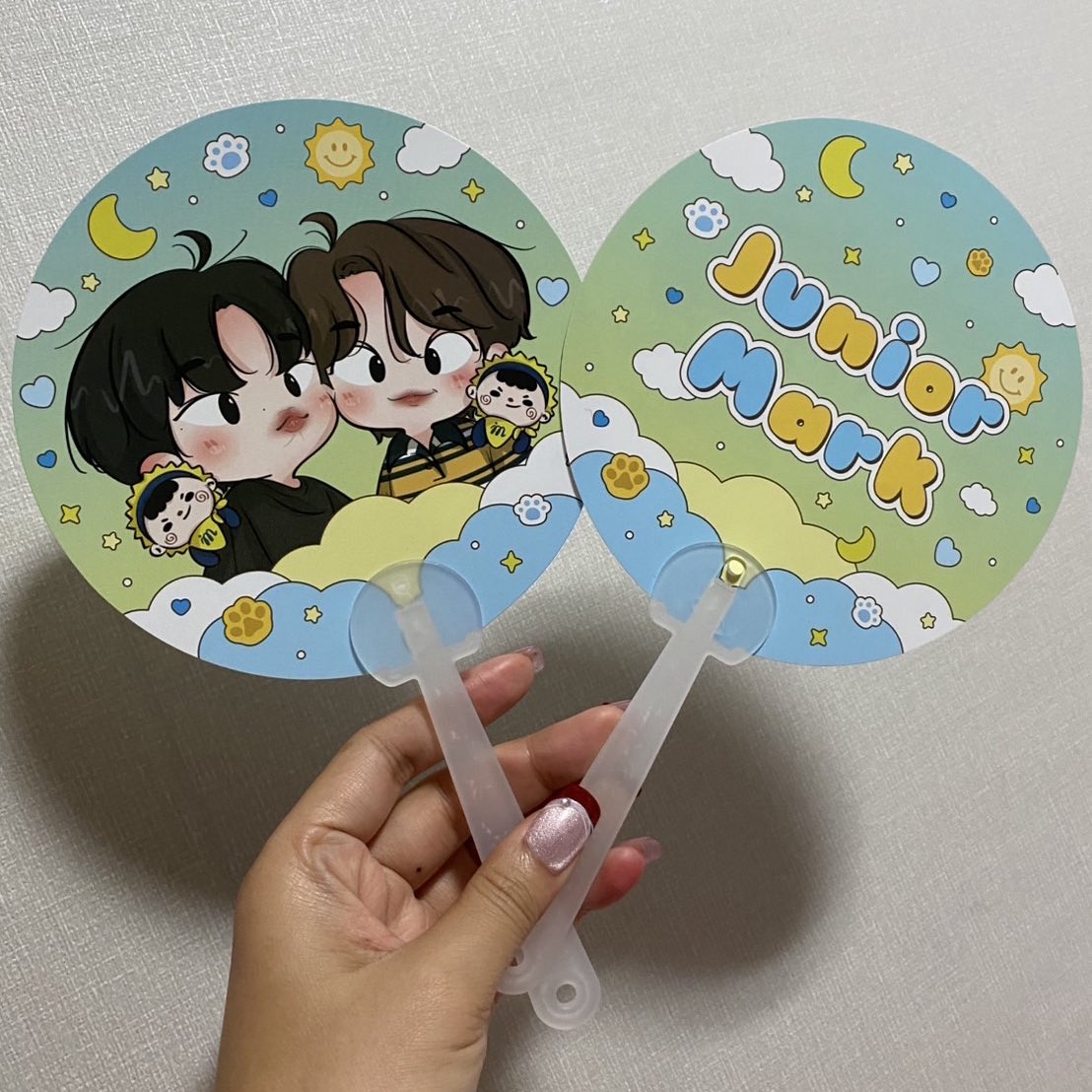 แวะมารับน้องกันเยอะๆนะคะ  💛💙

Special thxxx ⸒ ⸝ ˖ ⋆ 𓈒 🌞🌛 ⸒ ˚ ⋆ ⸝ ˗

✧ ˚. Fanart  : #น้องสี่ของเจลลี่เบ๊บ
✧ ˚. Design : #loveu3000design 
✧ ˚. Preview : #รีวิวให้มชม

#JuniorMarkShineRiseFANCON