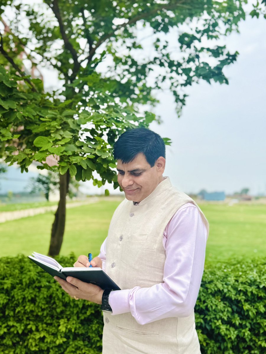 मकान की ऊंचाई और खूबसूरती पर मत जाइए,
अंदर इंसान मिले यह जरूरी नहीं।
#sandeepbalyan
#sandeepbalyanparyavaran