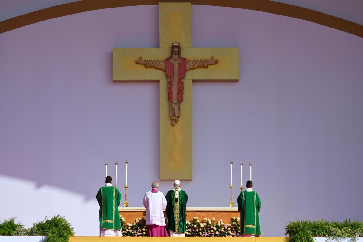 ✝️ « La plénitude de notre existence ne dépend pas de ce que nous accumulons ni de ce que nous possédons. »

 Léon XIV lors de la messe des jeunes à Tor Vergata, 3.08.25