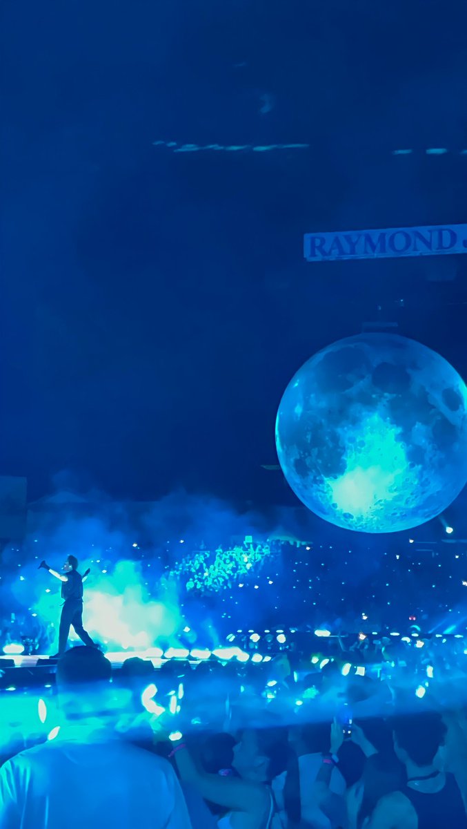 Mini_Basher_'s tweet photo. 2022-2025. What a night (part 2) @theweeknd https://t.co/m9hcAotoRg