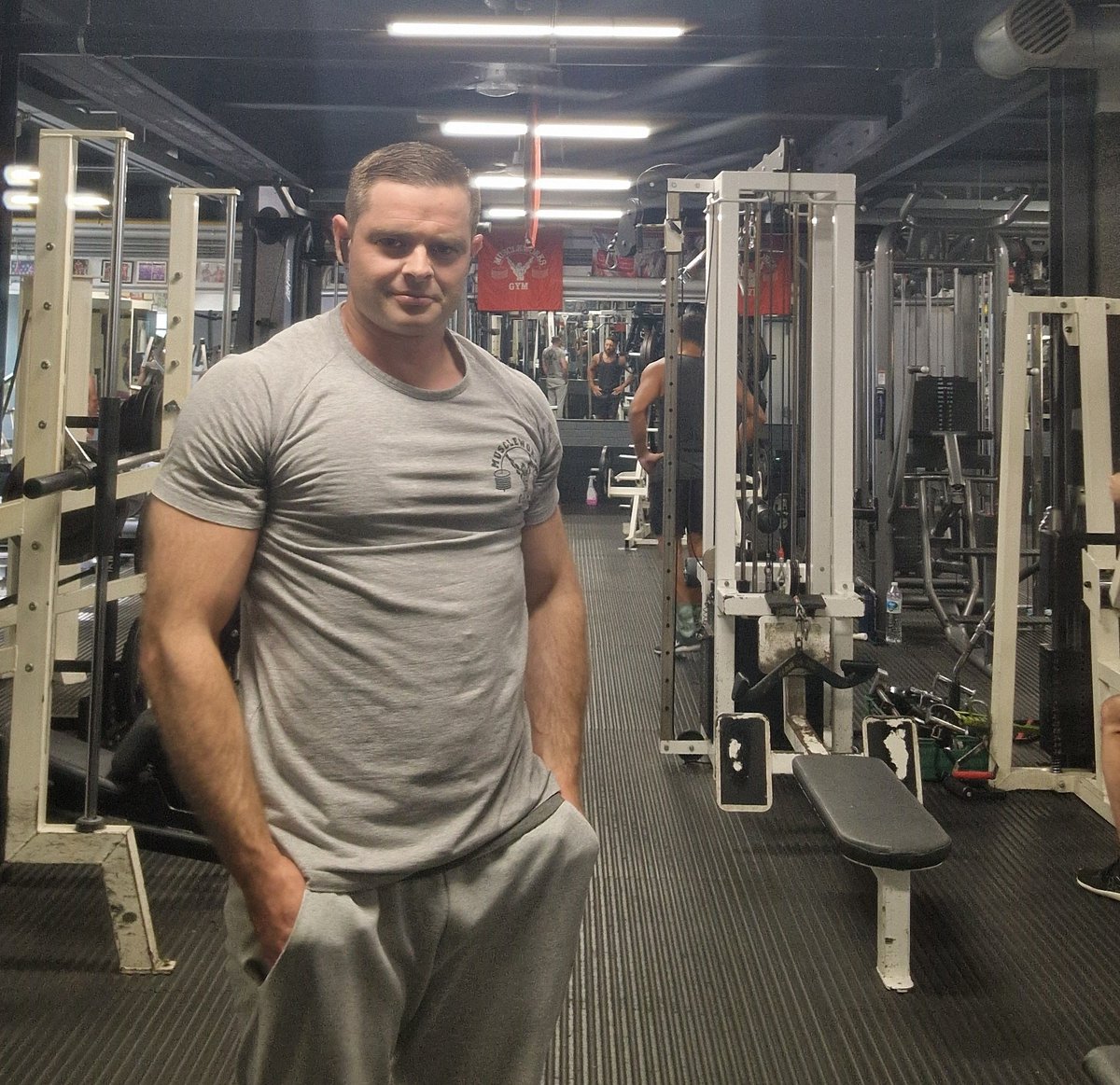 VinnieSull1van's tweet photo. It's always good to be home. #MuscleWorks, #London. 🏋♂️ https://t.co/pgp7xWIoRf