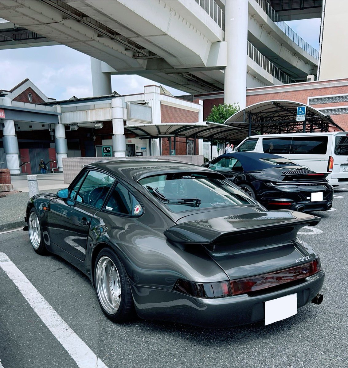 うお！シュトロゼック！って声でた
かっけぇ…
STROSEK AUTO DESIGN（シュトロゼックオートデザイン）のバナー強過ぎる