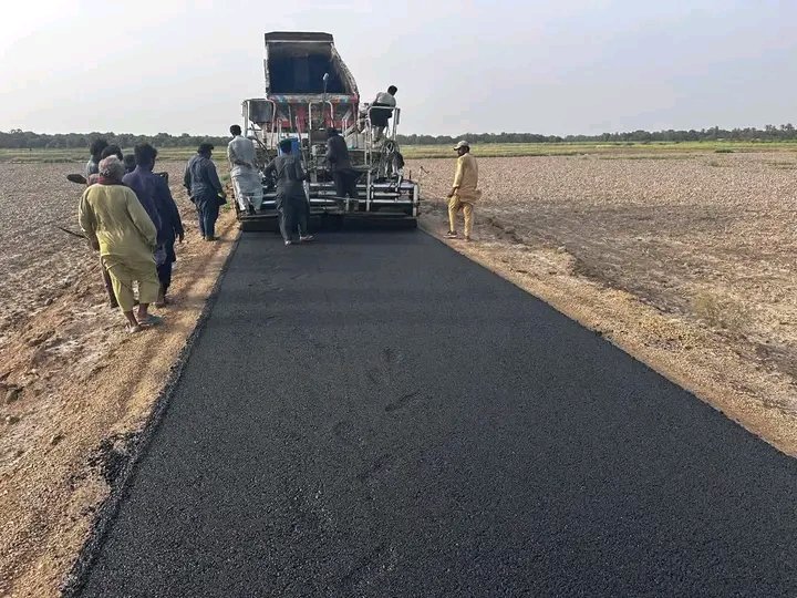 AliZardari28641's tweet photo. پی ایس 61 میں سینئر وزیر شرجیل انعام میمن اور راول شرجیل میمن کی جانب سے دیا گیا 2 کلومیٹر نیا اسفالٹ روڈ مکمل  یہ ہے وعدے کی عملی تکمیل
ٹنڈو جام کے گاؤں موسیٰ خاصخیلی میں تعمیر ترقی کا روشن باب جو عوامی سہولت کا منہ بولتا ثبوت ہے
#SharjeelinamMemon
#RawalMemon
#ajazkhoso https://t.co/MAhMEVbhXG