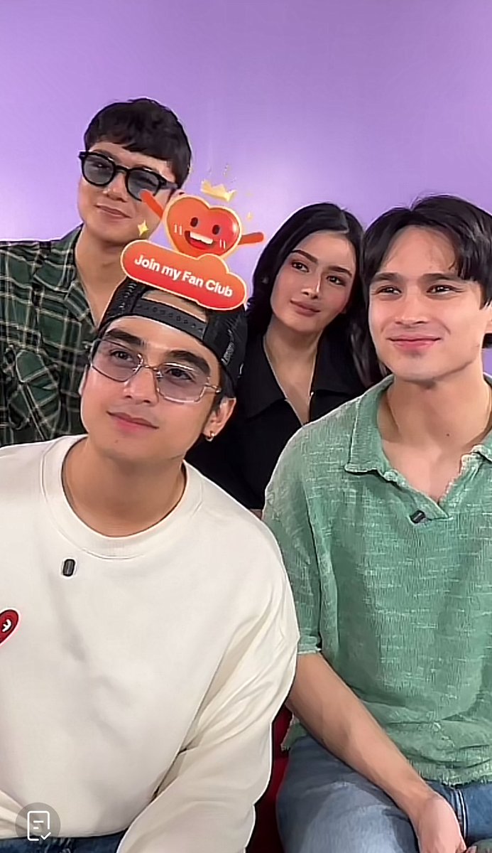 CHNDRlA's tweet photo. my family 🥺🥺🥺🥺🥺 #TEAMRAWR https://t.co/AYtAVPPVuD