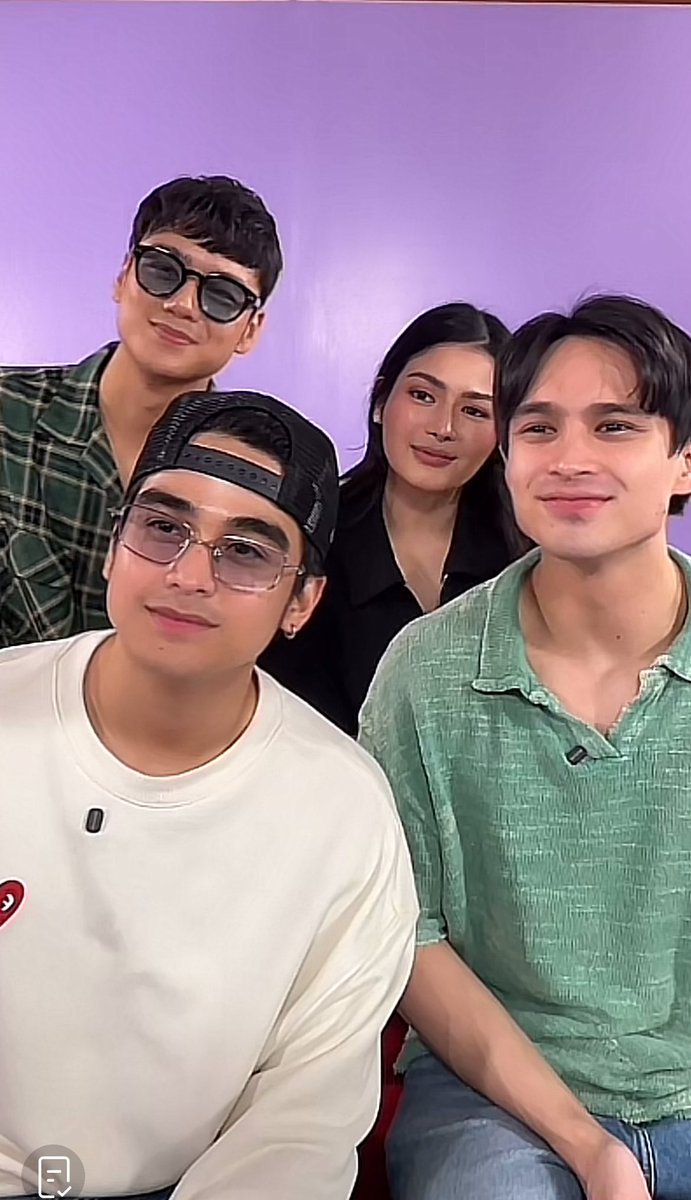 CHNDRlA's tweet photo. my family 🥺🥺🥺🥺🥺 #TEAMRAWR https://t.co/AYtAVPPVuD