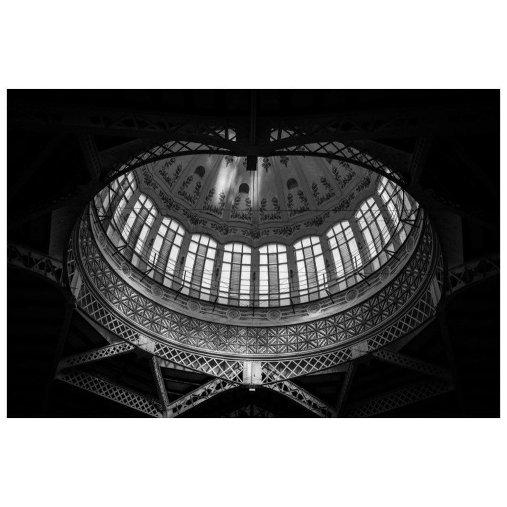 andyhowe100's tweet photo. Mercado Central / Valencia, Spain. Images of the Art Nouveau Mercado, Valencia. #spain #valencia #mercadocentral #artnouveau https://t.co/d4QbYy2VFa