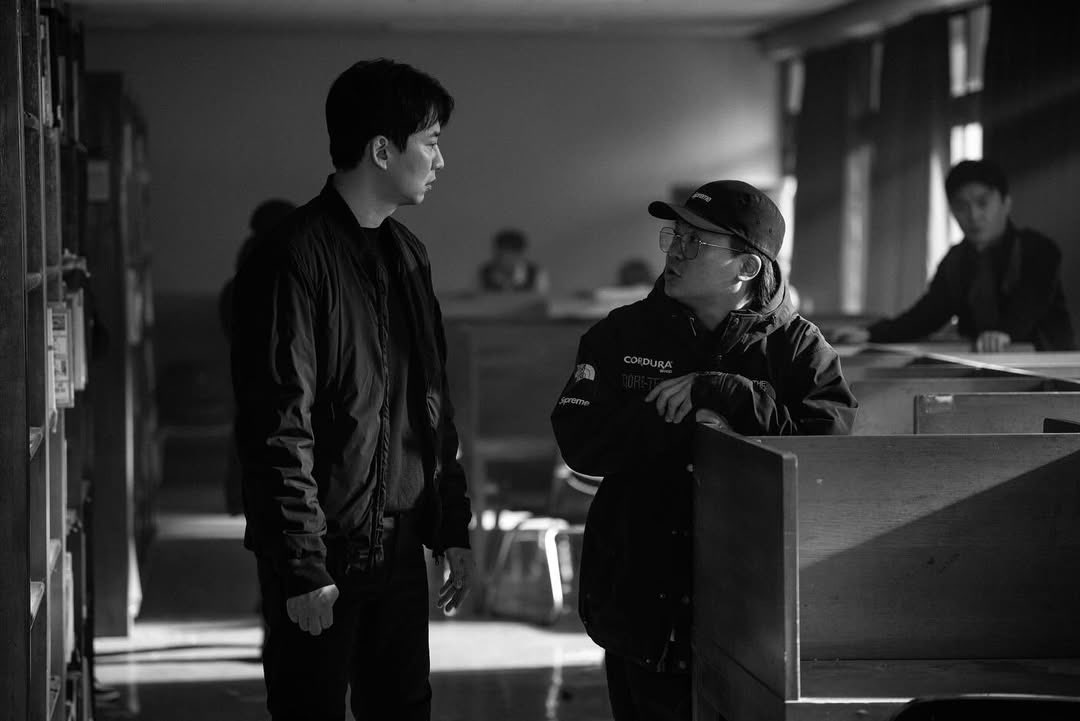 Hygge_GIL's tweet photo. 감독님이 인스타에 트리거 이도 비하인드짤 또 올려주셨다🥹 이런 짤들 넘 좋아… https://t.co/mZBbshLhQG