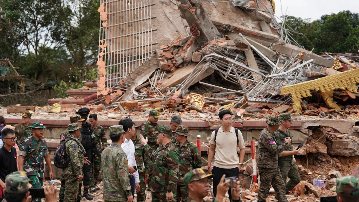 RFI_Km's tweet photo. ជម្លោះ​ខ្មែរ-ថៃ៖ អនុព័ន្ធយោធាអាស៊ានចុះទៅអង្កេតការណ៍ការអនុវត្តបទឈប់បាញ់ https://t.co/HGWFQ3NaWX https://t.co/IDEZCbtLHM