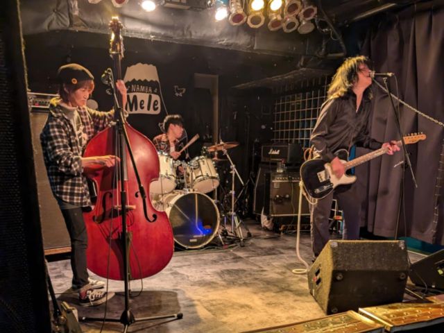 ８月のモンビジ＋αは、

　８日（金）高槻 Nashville West
１７日（日）京都 夜想
２１日（木）難波 Mele（THE狂奏曲 by yu-ko）
２９日（金）西成 CLUB WATER 2F
に見参♪

詳細は、 monbizex.web.fc2.comで！