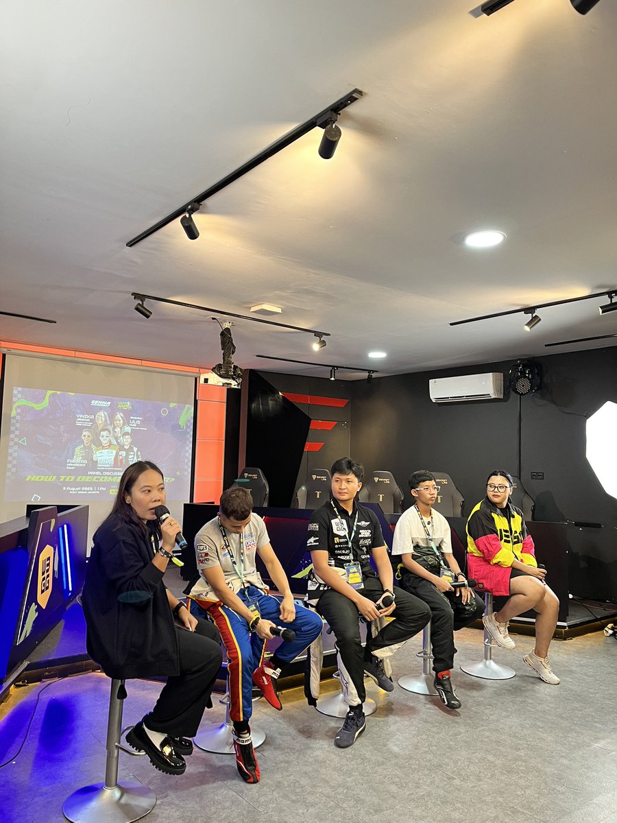W3GG 💛 (@w3ggofficial) on Twitter photo Straight-up power panel! 💥
Today’s “How to Become a Racer” session brought together Senna from Senna Academy, <a href="/vinzkacj/">VINZKA | W3GG</a>, Community Manager at W3GG Indonesia, Farras the racer, and Fandy the pilot. Each shared their own unique path and insights into racing.
Big thanks to Straight-up power panel! 💥
Today’s “How to Become a Racer” session brought together Senna from Senna Academy, <a href="/vinzkacj/">VINZKA | W3GG</a>, Community Manager at W3GG Indonesia, Farras the racer, and Fandy the pilot. Each shared their own unique path and insights into racing.
Big thanks to