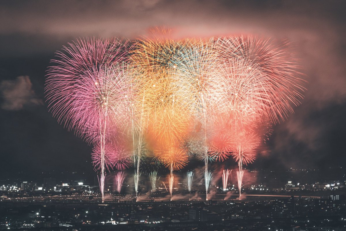 kosan_055's tweet photo. 長岡花火1日目

煙すごくて大半見えなかったけど...
やっぱり圧巻でした！！ https://t.co/WPmdXNDWHv