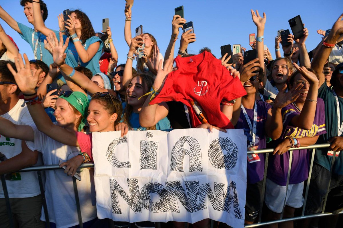 Le "notti bianche" dei giovani a #TorVergata. "Mi raccomando, riposatevi un po'": la raccomandazione di #LeoneXIV, i pellegrini l'hanno mantenuta solo in parte la scorsa notte Fino all'alba e al suo ritorno per la Messa
#VaticanNewsIT

Leggi qui ⬇️
shorturl.at/ArEaN