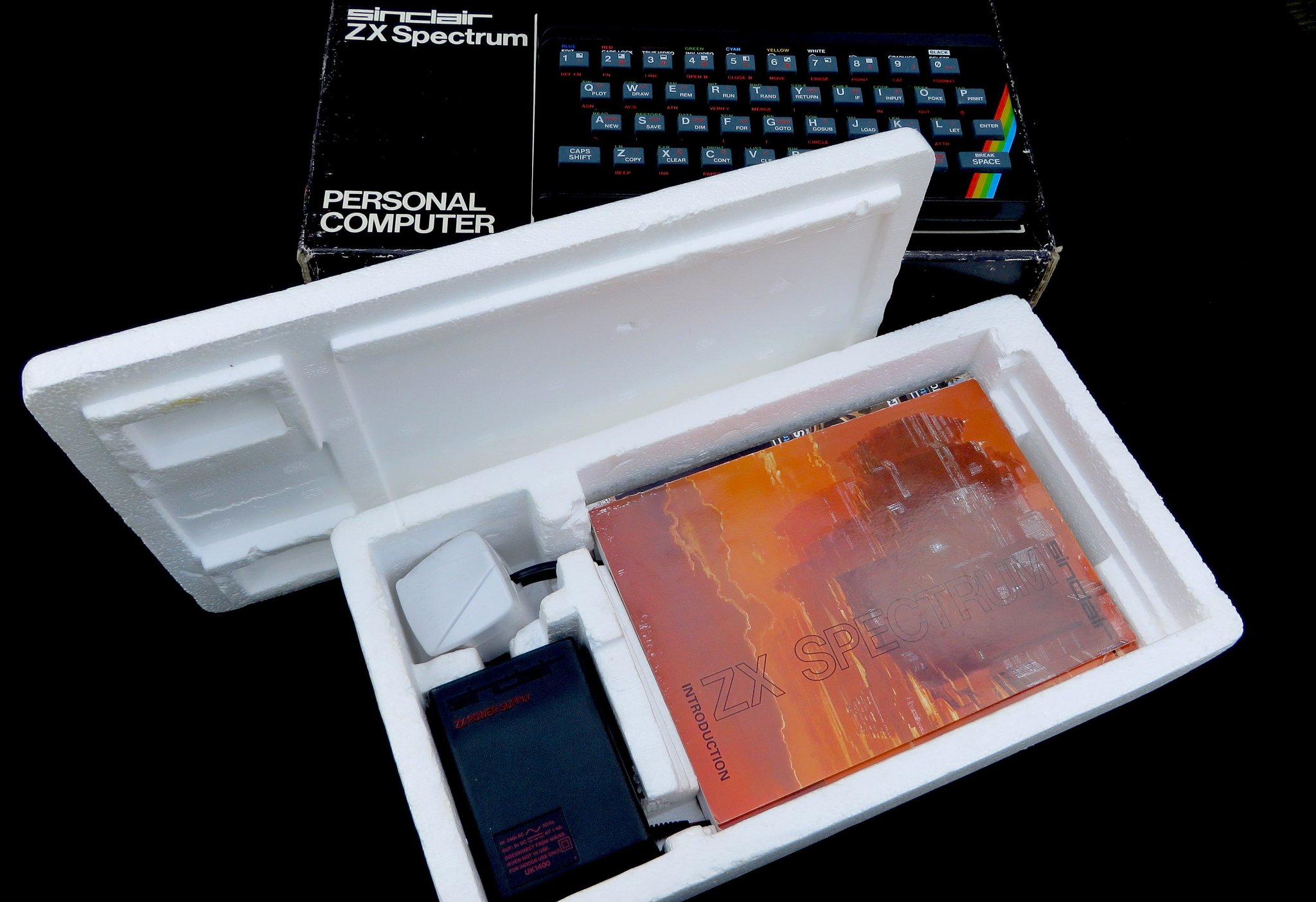 デビュー作 😓️ Worth the 3 Year Wait? I Unbox the ZX Spectrum Next