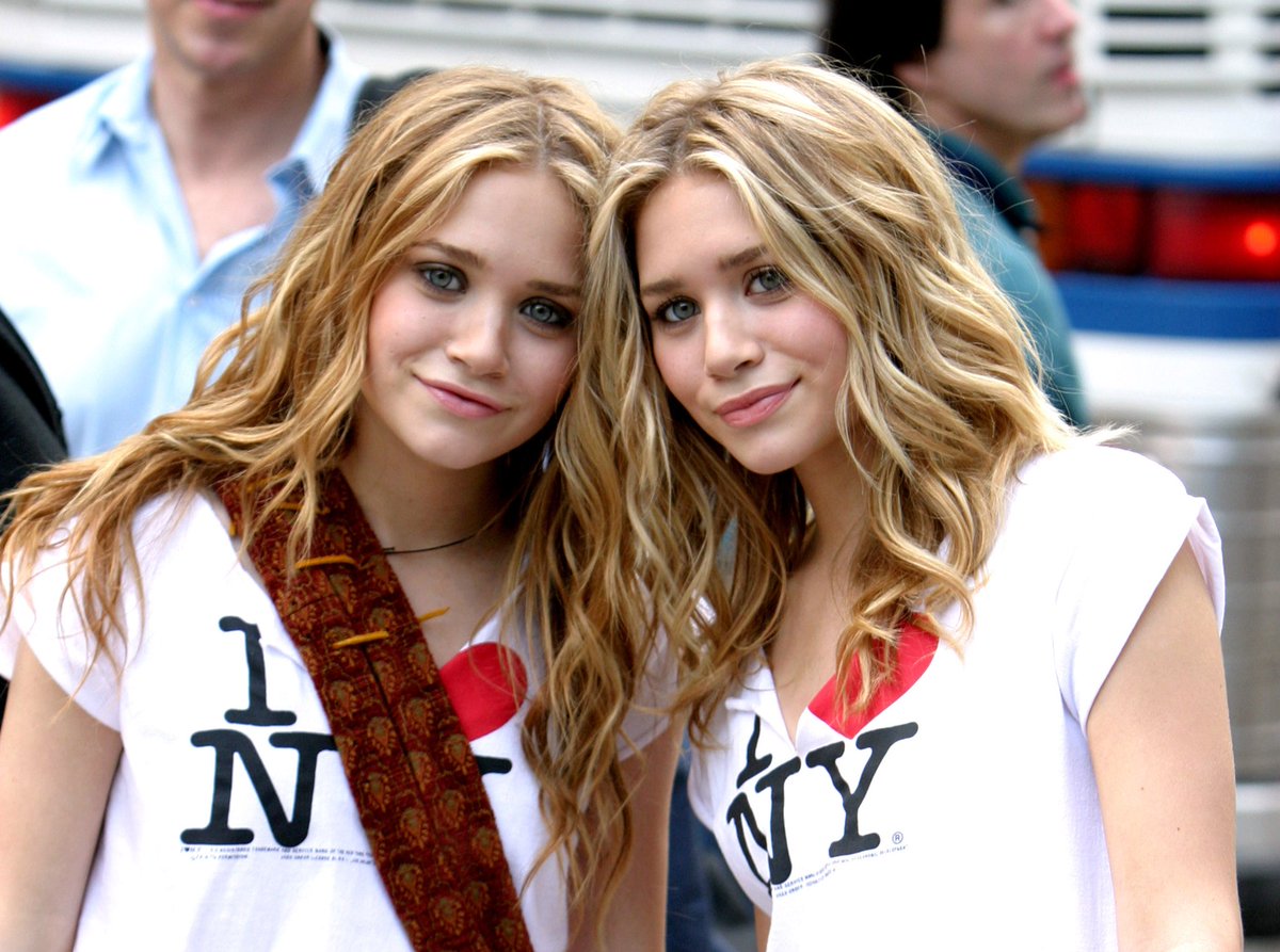 SyalSunshine's tweet image. I love their movies 🤗

- New York Minute
- Winning London
- Our Lips Are Sealed
- When In Rome
- Holiday in The Sun
- Passport to Paris

#MaryKateOlsen
#AshleyOlsen