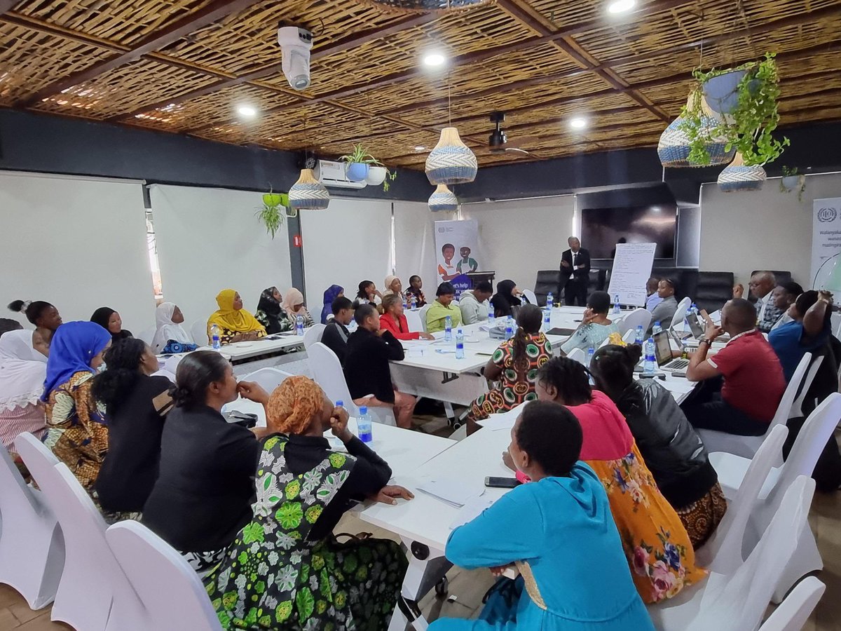 ilodaressalaam's tweet photo. Domestic workers mostly women are essential to the social &amp; economic functioning of families and communities.
They provide critical care and support in households, including cooking, cleaning, caring for children, the elderly &amp; persons with disabilities freeing others to engage https://t.co/UHD3112Nd1