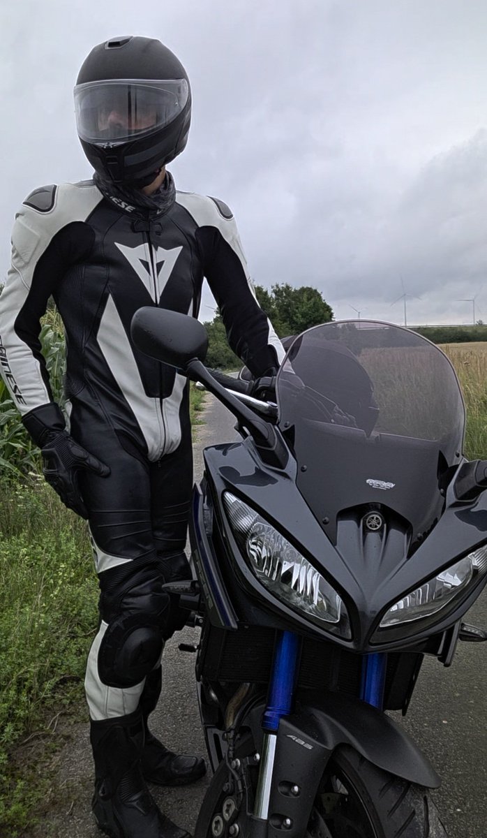 I'm looking for sunshine and summer. 🌞😎🏍🌈

#biker #bikerleather #bikerfetish #bikergay #gay #gaybikers #gayleather #leather #leatherbiker #leathergay #dainese #daineseleather #dainesegay #Berlin