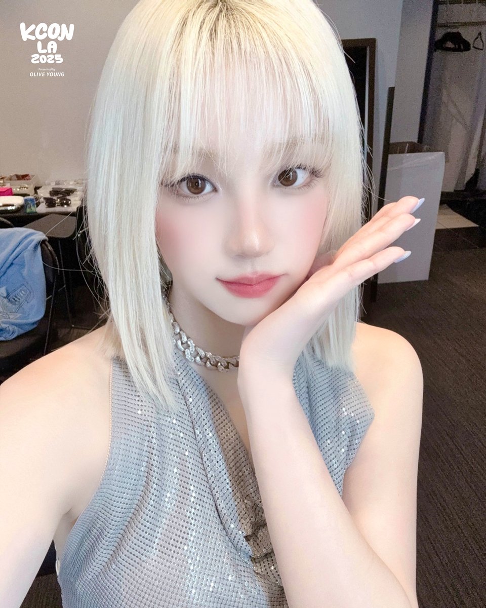 [#KCONLA2025] 📸 GREENROOM SELFIE

💚 AUG 2 (SAT)
#idle #YUQI <a href="/official_i_dle/">i-dle (아이들)</a>
Shh… this is only the beginning. Ready? 💌

-
KCON LA 2025 
AUG 1-3
Crypto.com Arena, LA Convention Center

Let's #KCON