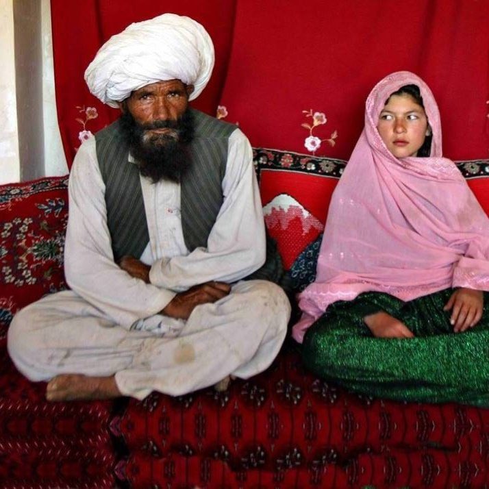 Ich kann es einfach nicht verstehen, warum es bis heute keine weltweite Ächtung gegen Kinderehen gibt !!!