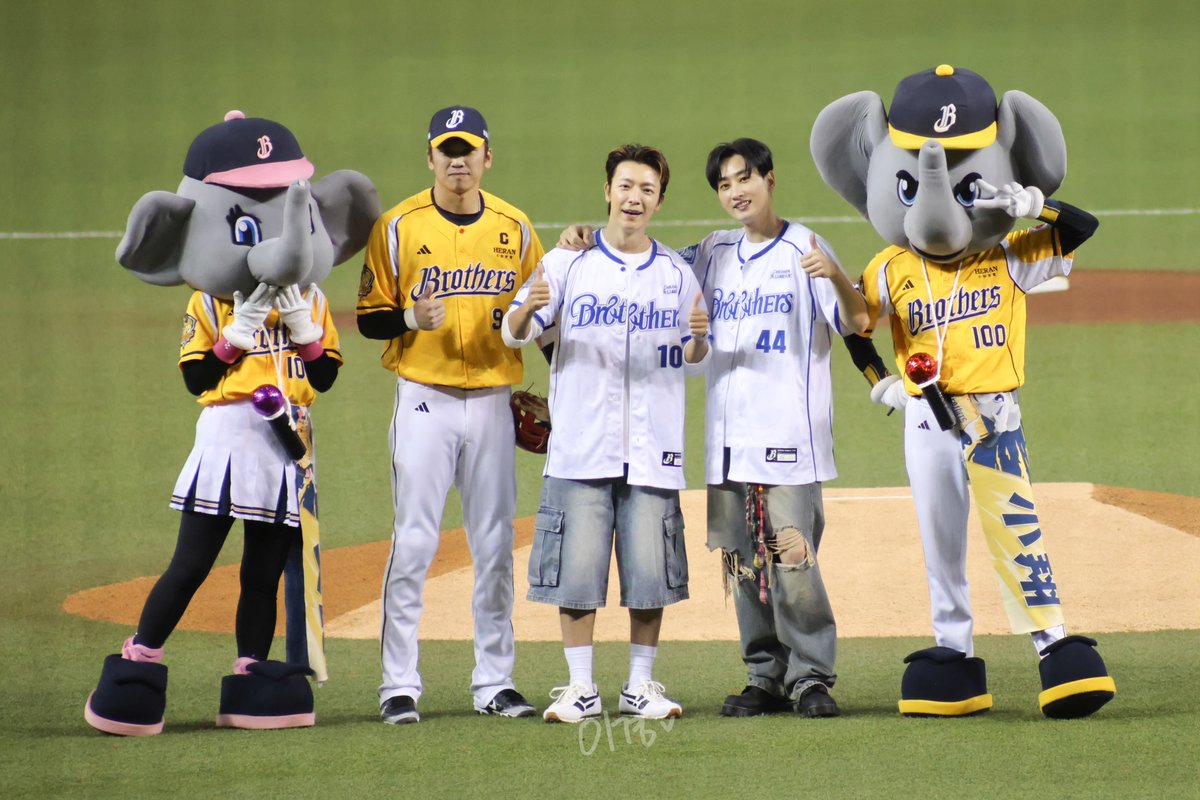 250803 ⚾️

#EUNHYUK #DONGHAE