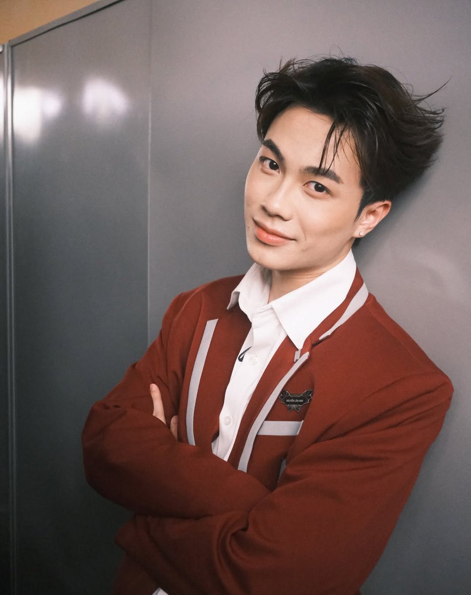 foryuvian's tweet photo. Fate—this very photo led me to know Yuvian

#LamAnh #Yuvian 
#TanBinhToanNang #ShowItAllVietnam https://t.co/xhJfB4Ot7h