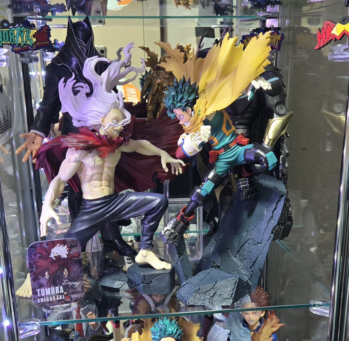 M4iten_'s tweet photo. アーマードオールマイトが置けるとこがない
死柄木弔とデクがまじで良い、オールフォーワンも思ってたよりデカイ

フィギュア置く場所がもうない
一人暮らししたい https://t.co/dpCGoxlKAV