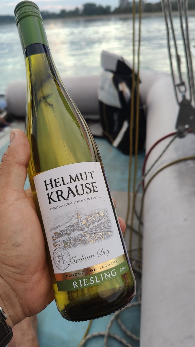 Были планы распить бутылочку крыслинга со льдом по пути/в каракане, льда по дороге не нашлось, попросил купить сухопутную компанию.
В итоге у последний момент лёд был найден и шалость удалась.
А в каракане выяснилось, что сухопутная компания купила ещё 12 бутылок, а то и больше)