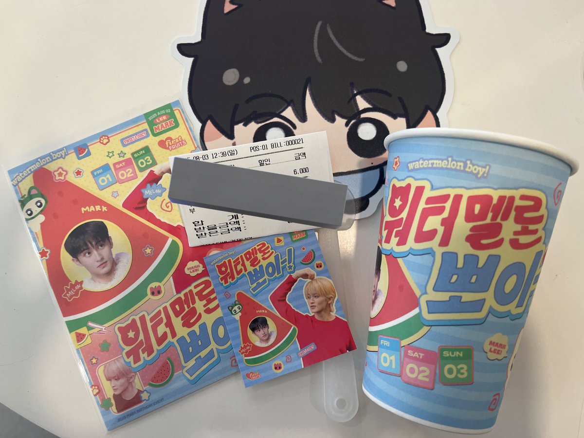 webjag's tweet photo. 📍ᴄᴀғᴇ ғʟᴜ

럭드 개귀여미..🥹

#마크_사랑할_수박_에
#마크 #MARK #NCT https://t.co/DarG5mNLJ0
