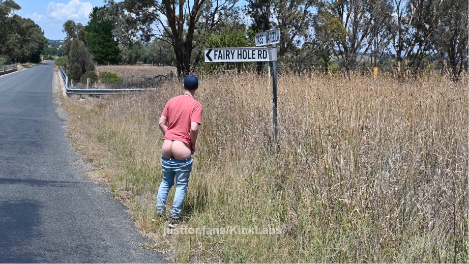 My Master and I have a tradition when we go travelling. I've been caught a few times when cars approached while we were distracted with photography.

Full photoset:

justfor.fans/KinkLabs?Sourc…