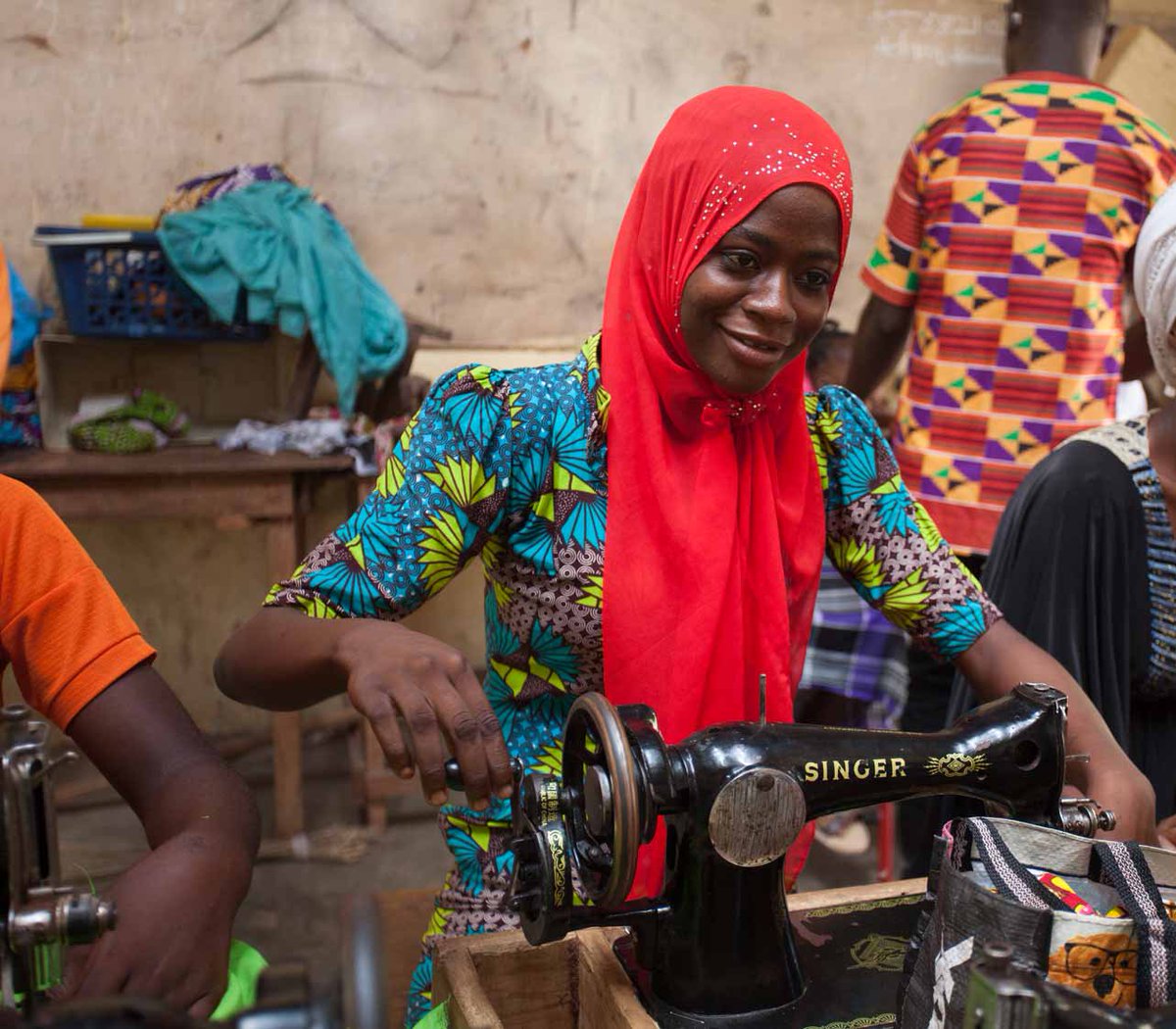 ‘Dankzij mijn opleiding heb ik nu echt het idee dat ik wat van mijn leven kan maken!' 

Shirazu Amartha, volgt de opleiding kleermaken bij WUDEP Ghana
die steun ontving van Gered Gereedschap.

Lees haar verhaal: geredgereedschap.nl/onze-resultate…

#onderwijs #toekomst