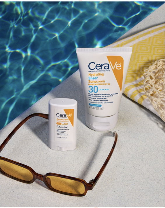MAVMarketingAI's tweet image. 🌤️ Same sun-safe glow. Same trusted Ceramides.
But only 𝟏 CeraVe ad had beach babes packing SPF 𝘣𝘦𝘧𝘰𝘳𝘦 towels 😎🏖️

Which one made you say “That’s coming in my weekend bag”?👇
#CeraVeShield #SPFGlowUp #AdA_BTest #SunSmartSkin