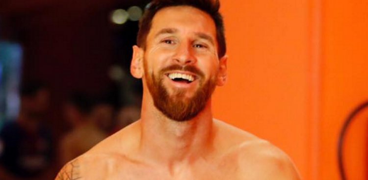 ActuFoutreOff's tweet image. 💣🚨 Rodrigo De Paul 🇦🇷 après la blessure de Messi cette nuit :

« 𝗖𝗛𝗔𝗤𝗨𝗘 𝗙𝗢𝗜𝗦 𝗤𝗨’𝗜𝗟 𝗦𝗘 𝗕𝗟𝗘𝗦𝗦𝗘, 𝗝𝗘 𝗟𝗘 𝗦𝗨𝗖𝗘. 😋
Après il se sent mieux. » 🥰

(@LaureBoulard)