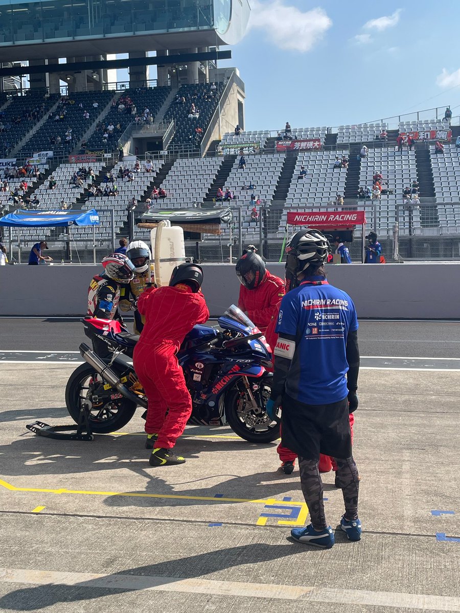 8時間走りきった3人のライダーに拍手👏

感動をありがとう😭😭
 #鈴鹿8耐  #yzfr1