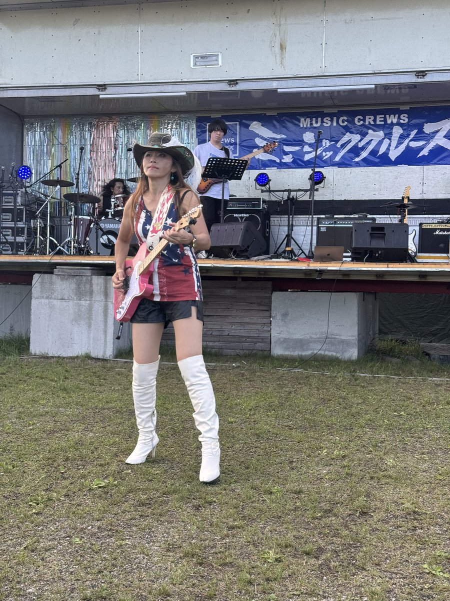 Hiroooh's tweet photo. 8/2ギタリストTomokoさんのテレキャス炸裂！相変わらずいい音してる♪音の聞こえない人向けの工夫が満載。ステージから降りてきてくれるの好き♪#ミュージッククルーズ2025inえべつ角山 https://t.co/Wzg1K2lihQ