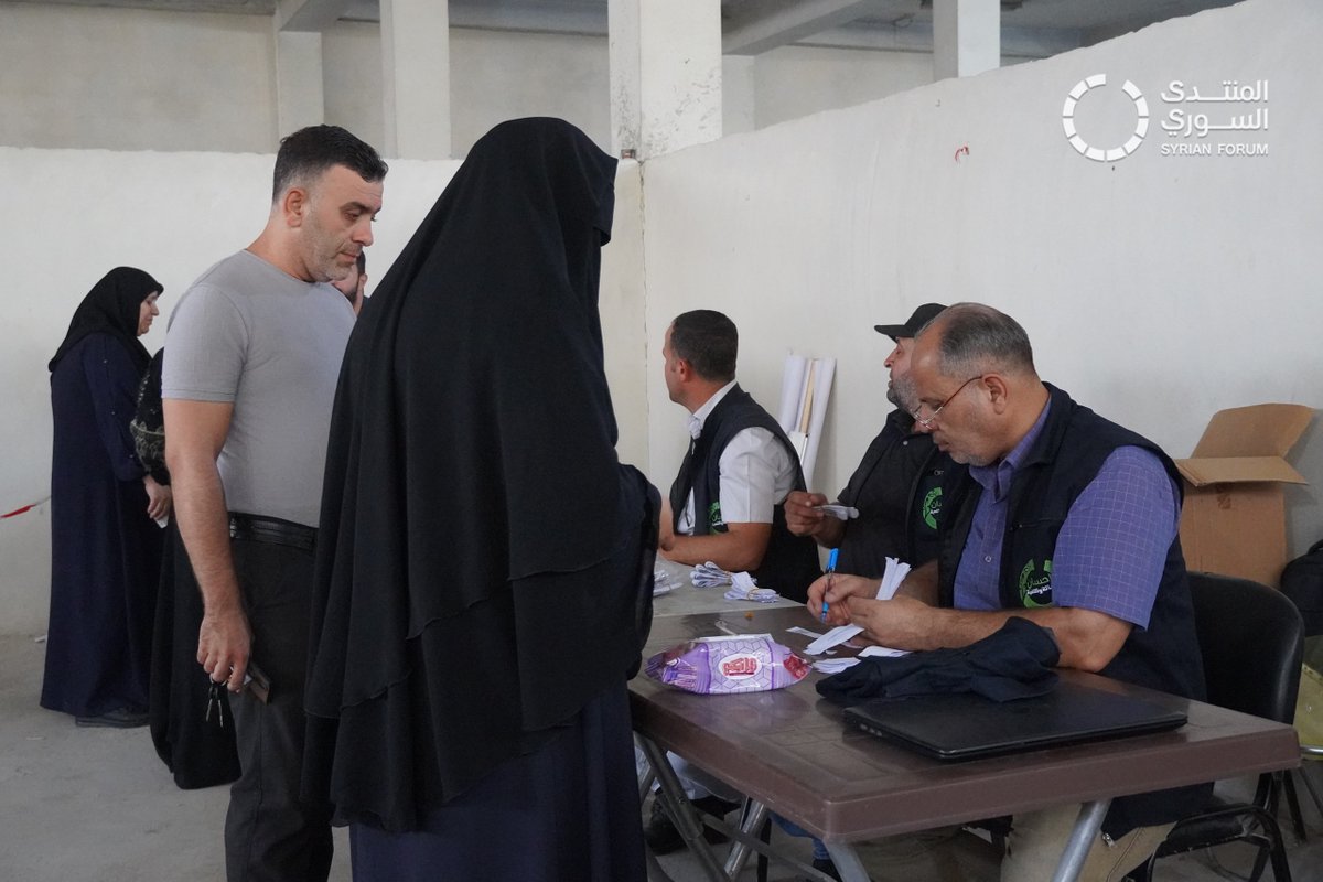 أكثر من 5,300 عائلة في #إدلب استعادوا قدرتهم على تأمين الغذاء بأنفسهم، بفضل مشروع توزيع النقد الذي نقلهم من الانتظار إلى حرية الاختيار وكرامة الاعتماد على الذات، ليصنع فارقاً حقيقياً في تفاصيل حياتهم وسط تحديات النزوح.

#المنتدى_السوري #سوريا #دمشق #إحسان #سوريا_بدّا_ياك