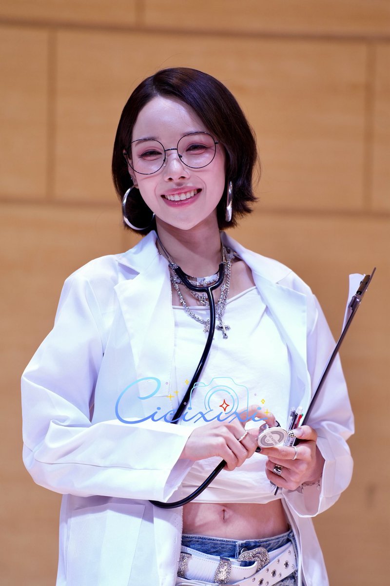 250803 KARD 전소민 DMM Fansign

#KARD #카드
#전소민 #SOMIN