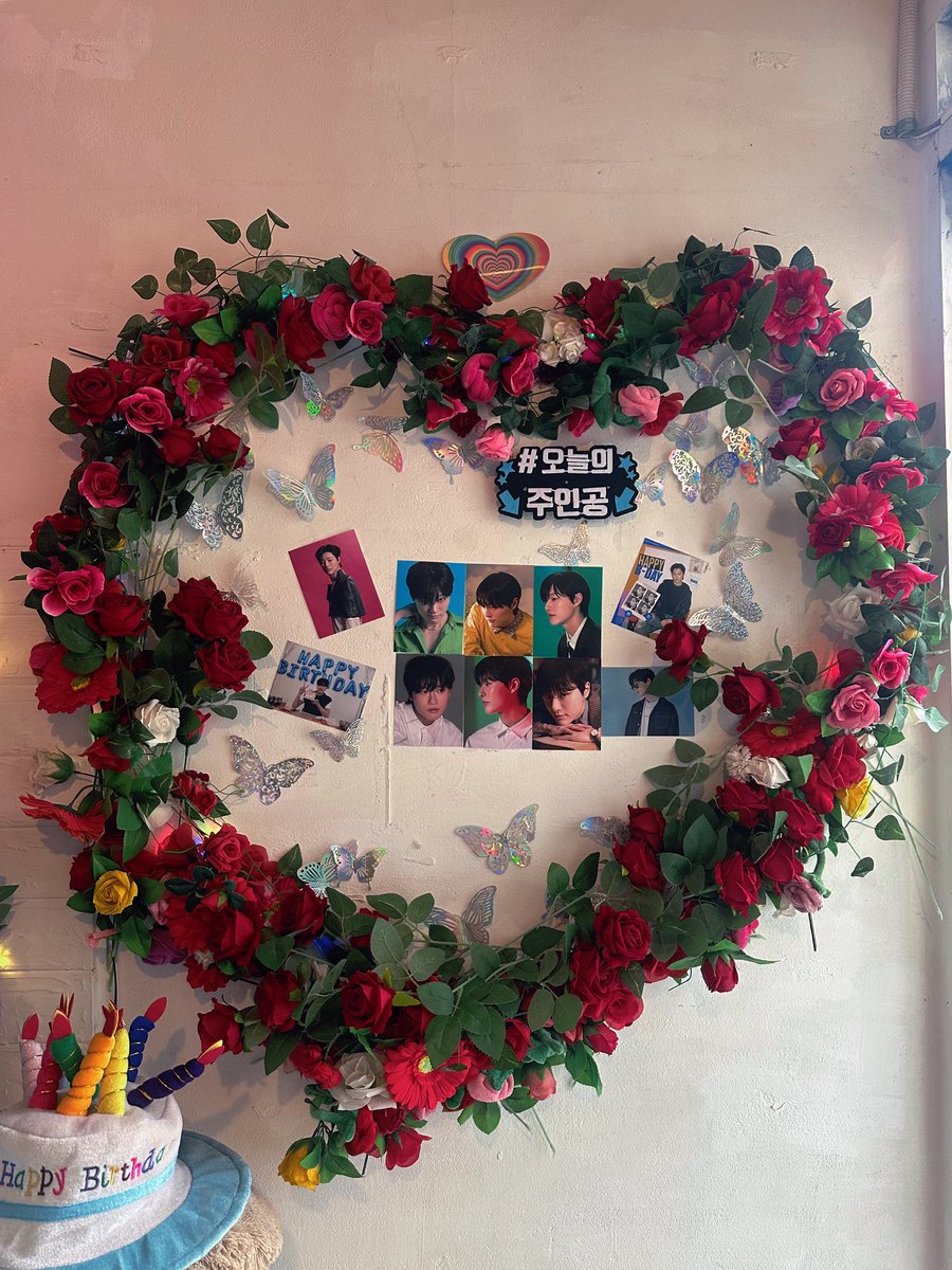 artistloversfan's tweet photo. 카페 너무 레트로하고 예뻐요,,,🥹
#DeepDeepWOODZ #Drowning_WOODZ https://t.co/e4sHioPUGa