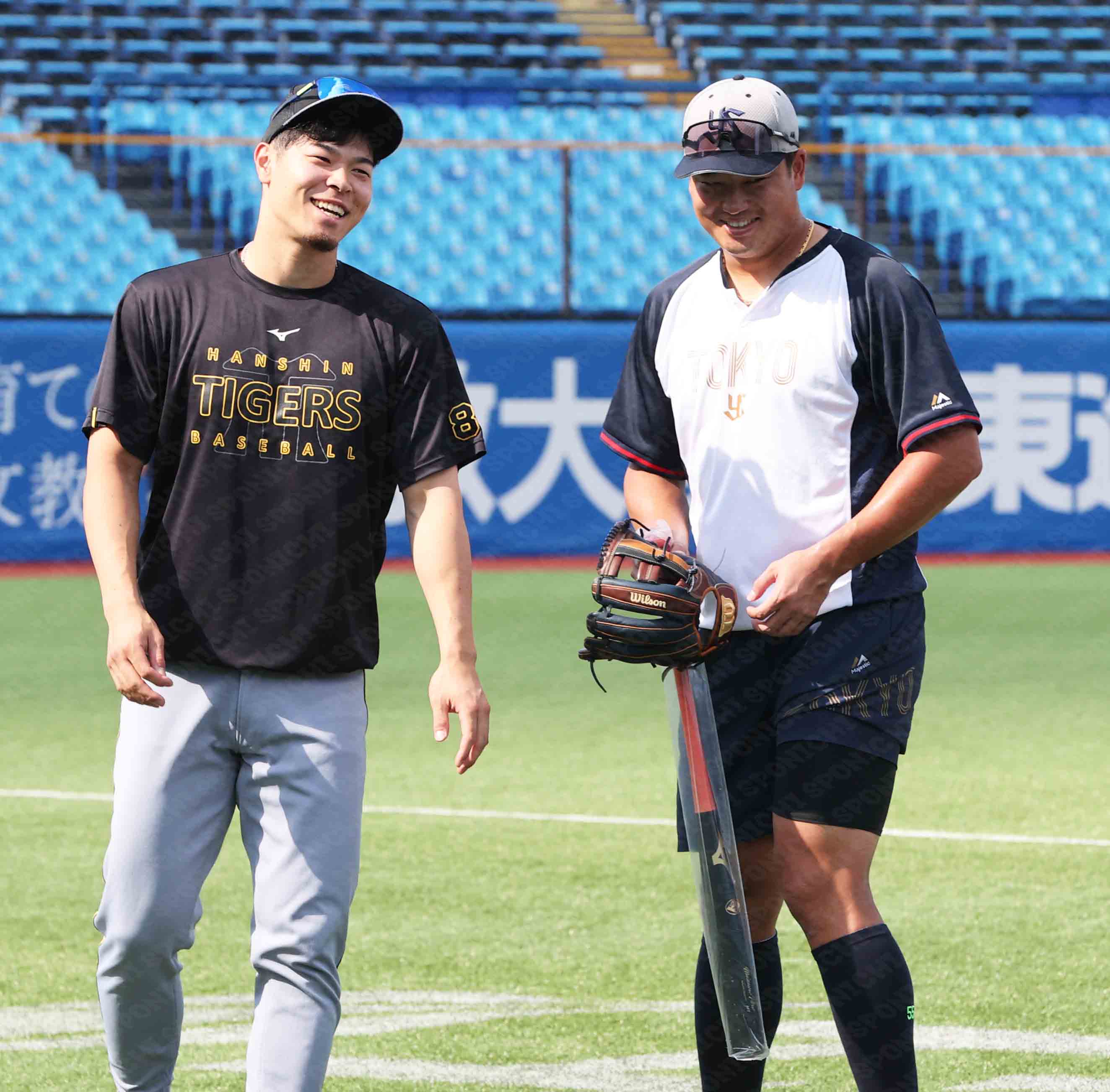 【値下げ！！】ジェネシス　佐藤輝明 村上宗隆 値下げ！！】ジェネシス 佐藤輝明 村上宗隆 阪神 佐藤輝明が村上