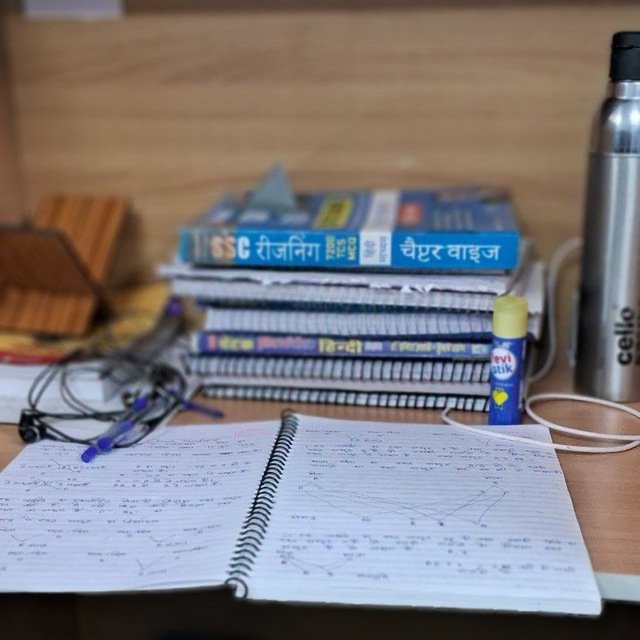 दोस्त , किताब , रास्ता और सोच 
गलत हों तो गुमराह कर देते हैं , 
और सही हों तो जीवन बना देते है ।
#HappyFriendshipDay